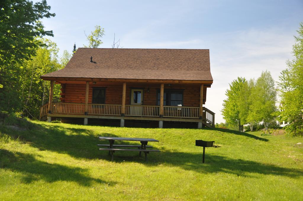 Hotel Muddy Moose à Morrisville Extérieur photo